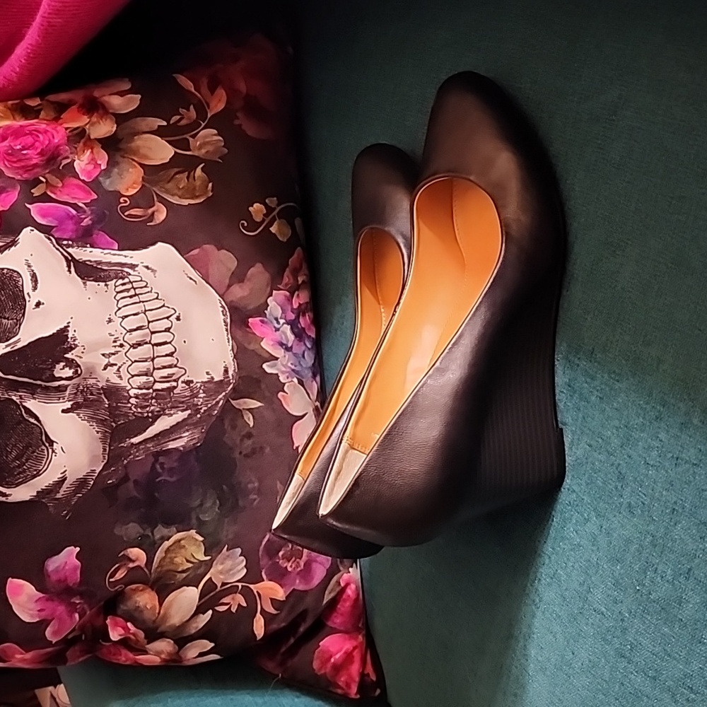 👠 A.N.A Black Wedge Shoes – Women’s Size 8.5 👠